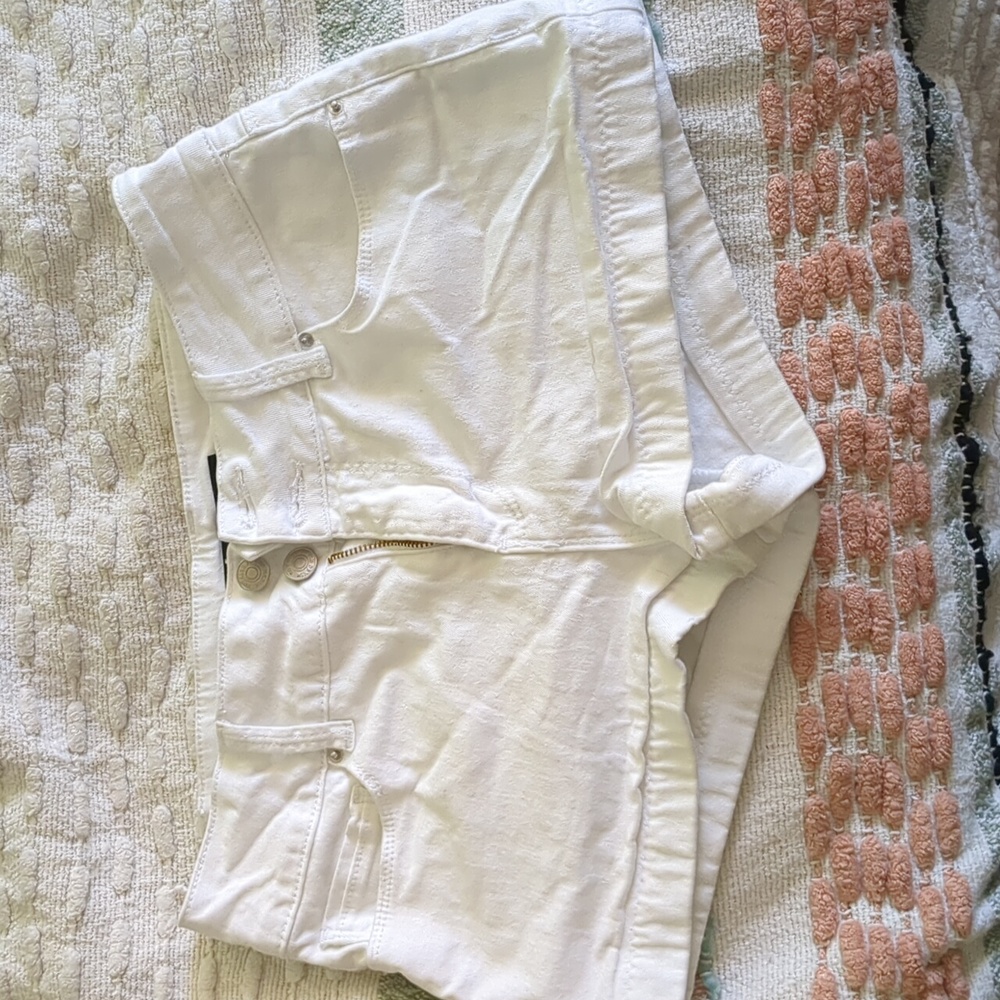 White, High rise shorts. From Royalty For me, Size 4